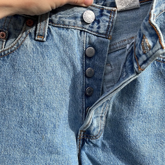 Vintage Levi’s denim shorts button fly - Picture 5 of 6